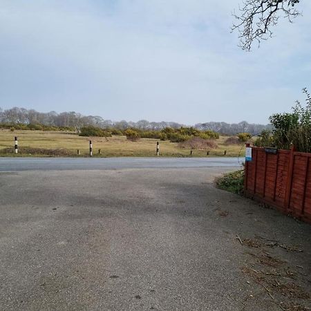 Lovely 2-Bedroom New Forest Apartment On A Farm New Milton Eksteriør billede