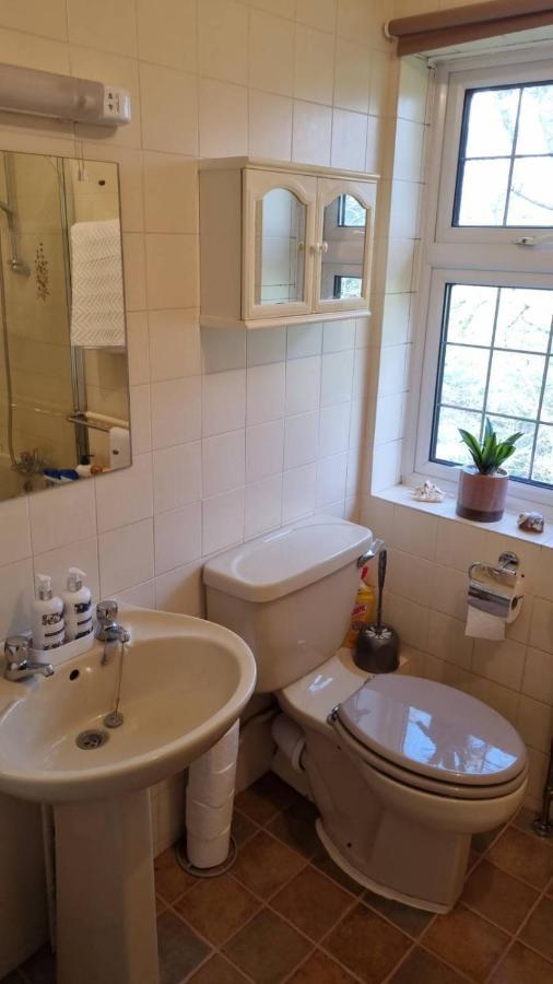 Lovely 2-Bedroom New Forest Apartment On A Farm New Milton Eksteriør billede