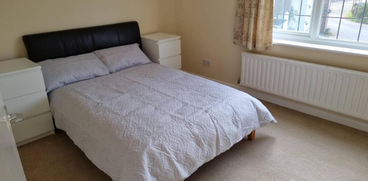 Lovely 2-Bedroom New Forest Apartment On A Farm New Milton Eksteriør billede